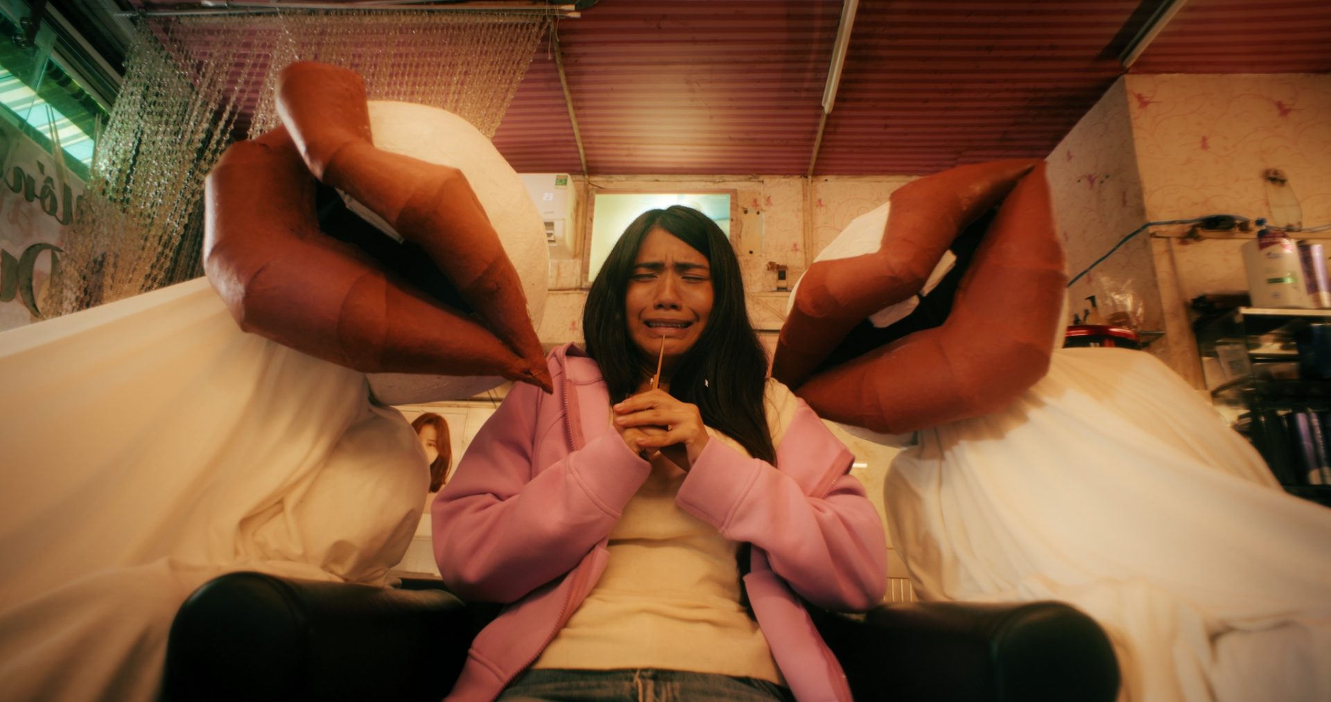 11_HearCut_still
